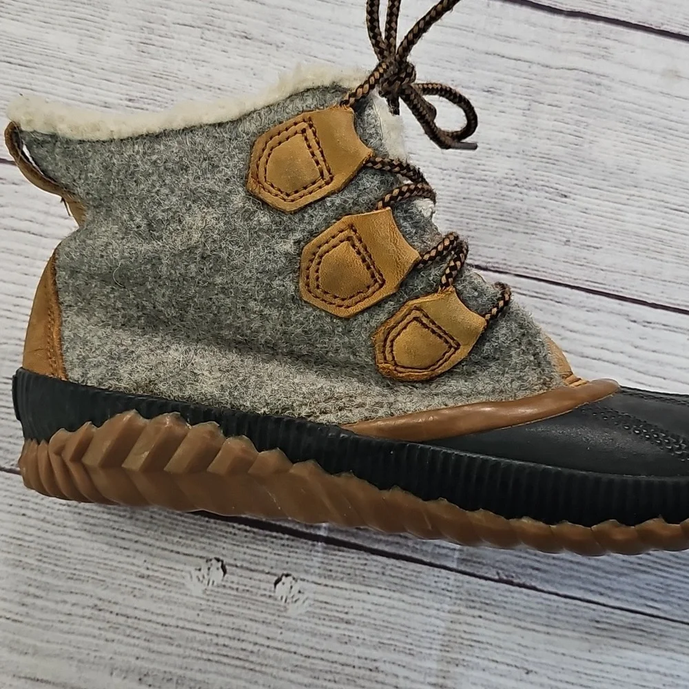 Sorel Sz 8 Gray and Tan Winter Boots - Picture 6 of 16